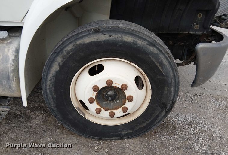 image for item DJ7868 2003 International 4200 box truck