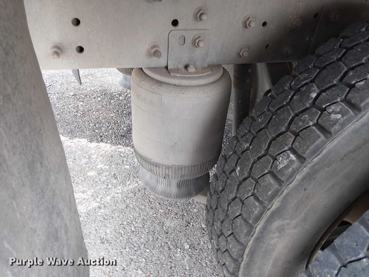 image for item DJ7868 2003 International 4200 box truck