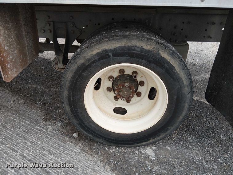 image for item DJ7868 2003 International 4200 box truck