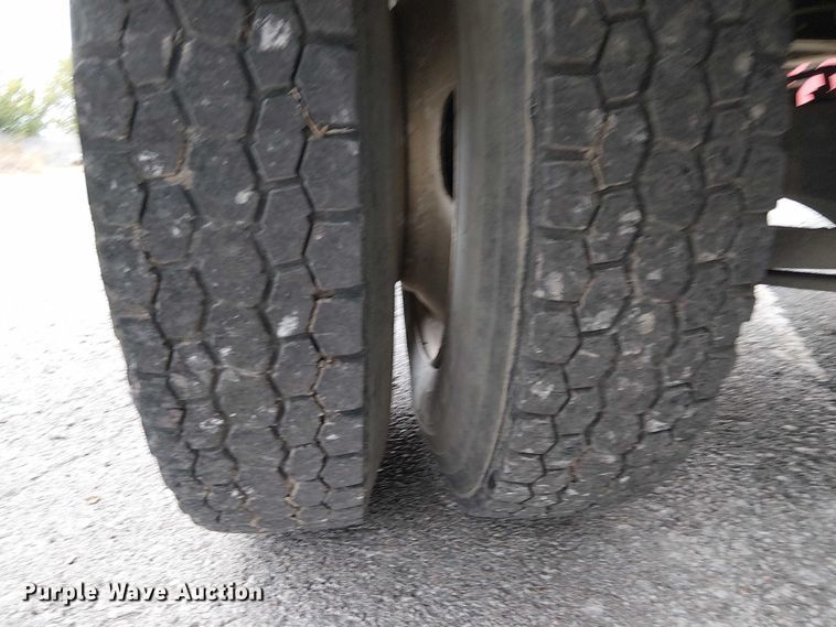 image for item DJ7868 2003 International 4200 box truck