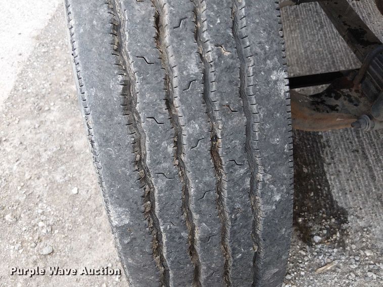 image for item DJ7868 2003 International 4200 box truck