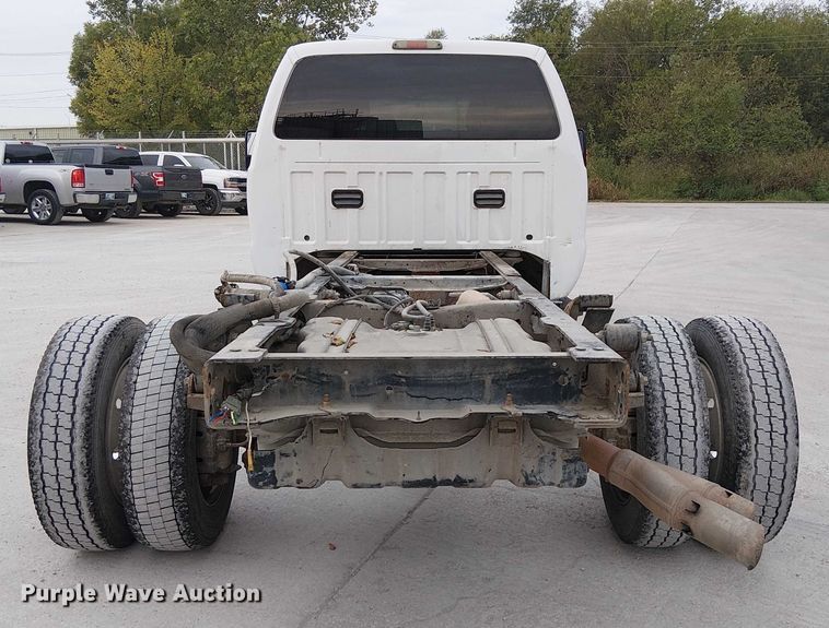 image for item DJ7872 2011 Ford F550 Super Duty Crew Cab truck cab and chassis