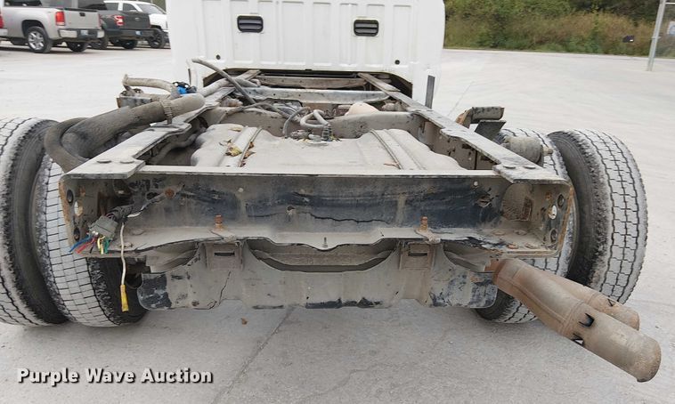 image for item DJ7872 2011 Ford F550 Super Duty Crew Cab truck cab and chassis