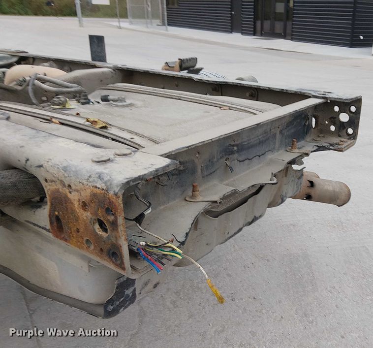 image for item DJ7872 2011 Ford F550 Super Duty Crew Cab truck cab and chassis