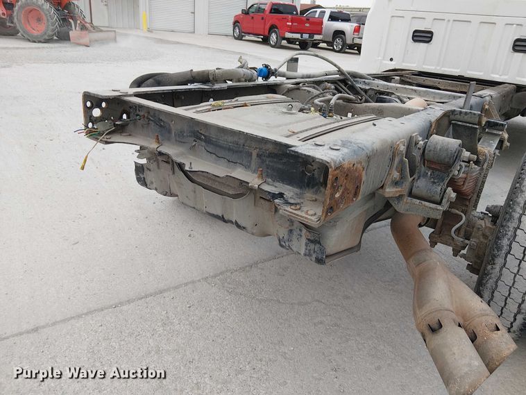 image for item DJ7872 2011 Ford F550 Super Duty Crew Cab truck cab and chassis
