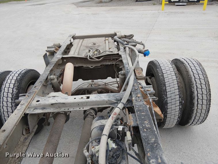 image for item DJ7872 2011 Ford F550 Super Duty Crew Cab truck cab and chassis