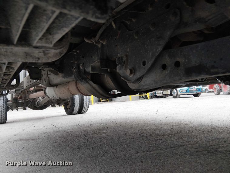 image for item DJ7872 2011 Ford F550 Super Duty Crew Cab truck cab and chassis