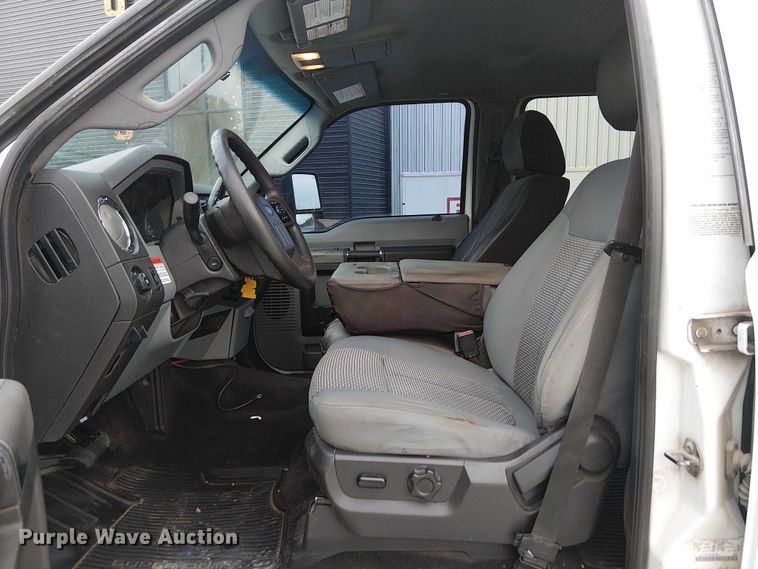 image for item DJ7872 2011 Ford F550 Super Duty Crew Cab truck cab and chassis