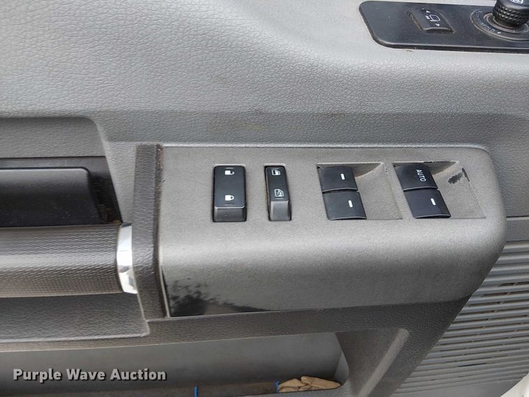 image for item DJ7872 2011 Ford F550 Super Duty Crew Cab truck cab and chassis