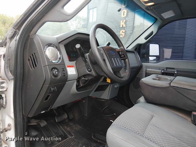 image for item DJ7872 2011 Ford F550 Super Duty Crew Cab truck cab and chassis