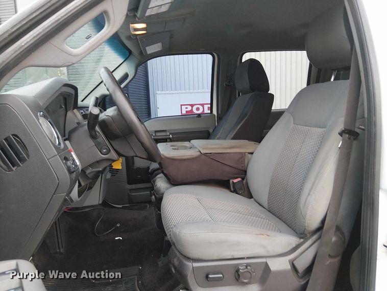 image for item DJ7872 2011 Ford F550 Super Duty Crew Cab truck cab and chassis