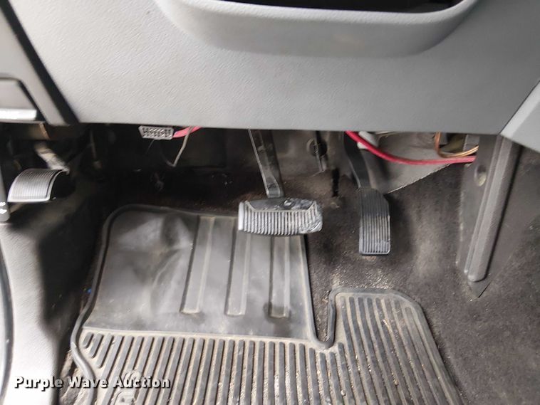 image for item DJ7872 2011 Ford F550 Super Duty Crew Cab truck cab and chassis