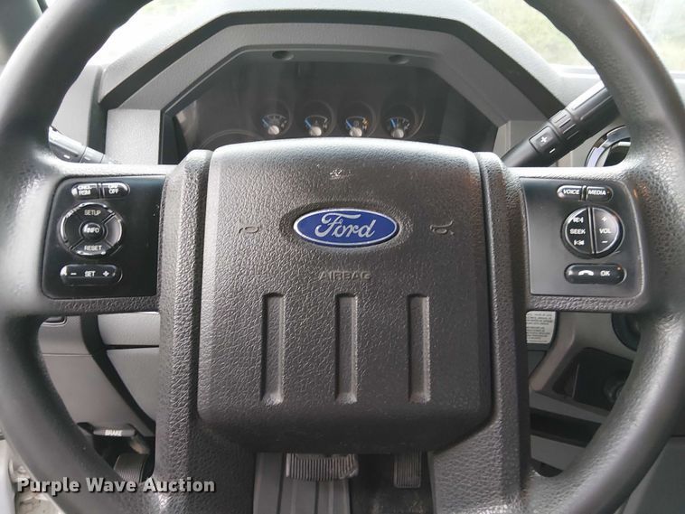 image for item DJ7872 2011 Ford F550 Super Duty Crew Cab truck cab and chassis