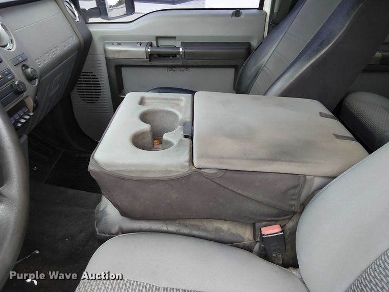 image for item DJ7872 2011 Ford F550 Super Duty Crew Cab truck cab and chassis