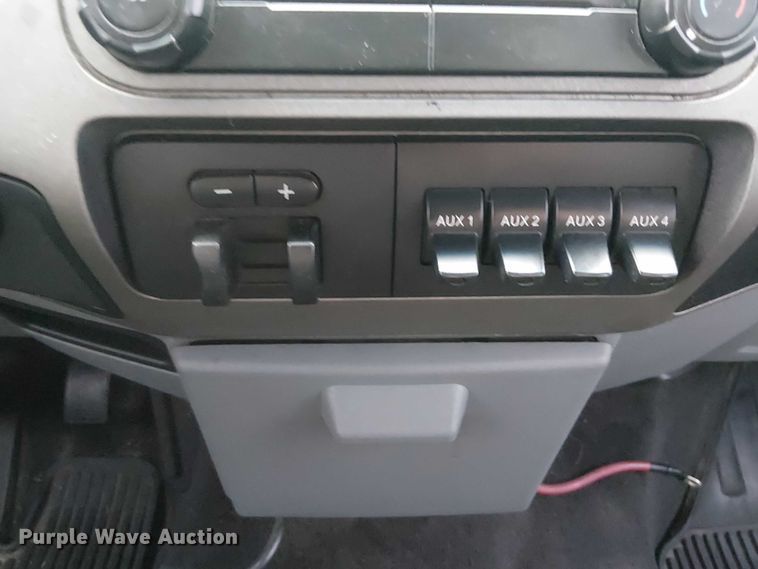 image for item DJ7872 2011 Ford F550 Super Duty Crew Cab truck cab and chassis