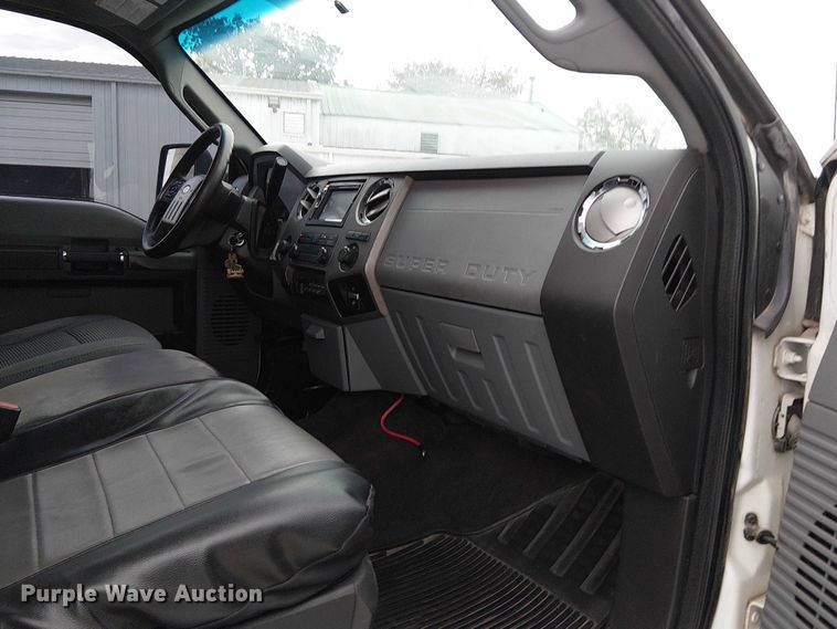 image for item DJ7872 2011 Ford F550 Super Duty Crew Cab truck cab and chassis