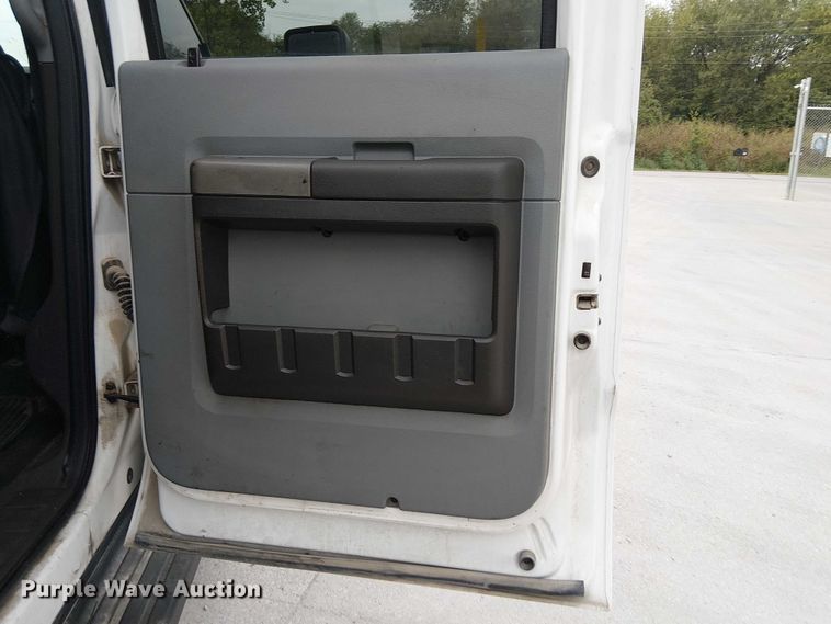 image for item DJ7872 2011 Ford F550 Super Duty Crew Cab truck cab and chassis