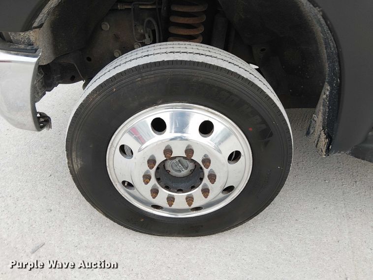 image for item DJ7872 2011 Ford F550 Super Duty Crew Cab truck cab and chassis