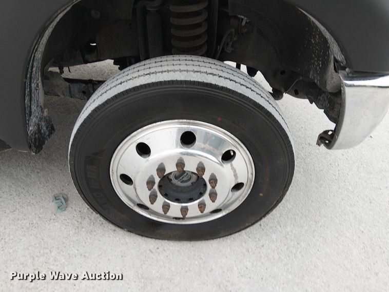 image for item DJ7872 2011 Ford F550 Super Duty Crew Cab truck cab and chassis