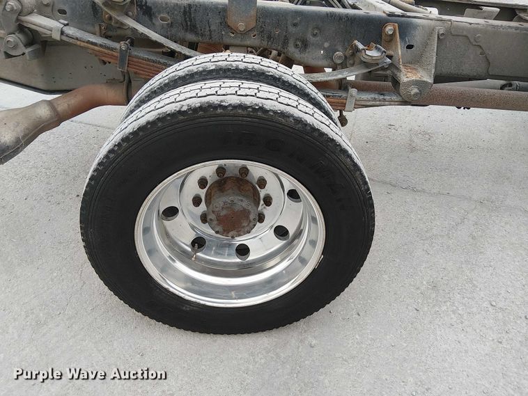 image for item DJ7872 2011 Ford F550 Super Duty Crew Cab truck cab and chassis