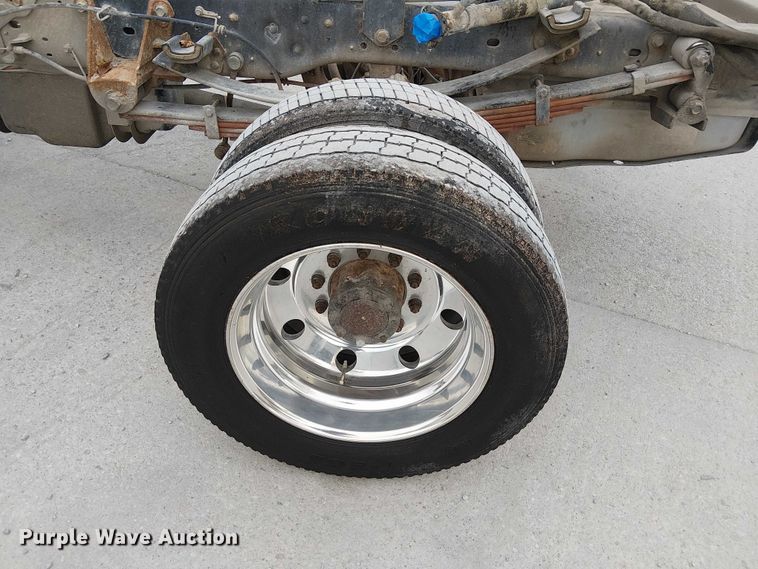 image for item DJ7872 2011 Ford F550 Super Duty Crew Cab truck cab and chassis