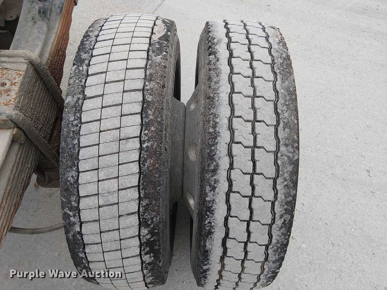 image for item DJ7872 2011 Ford F550 Super Duty Crew Cab truck cab and chassis