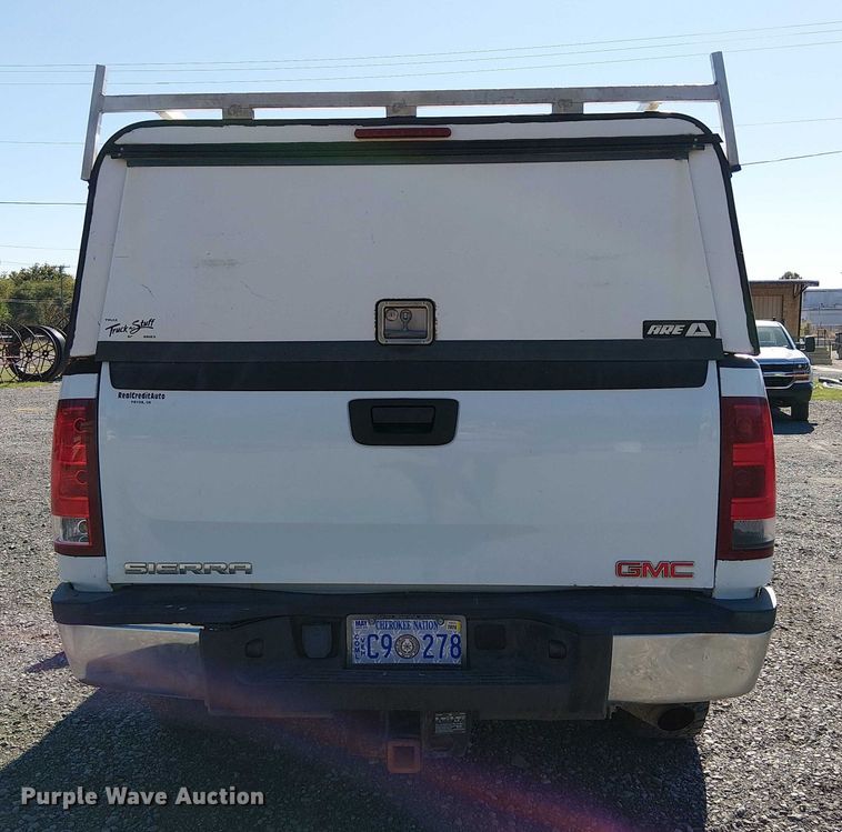 image for item DJ7887 2013 GMC Sierra 2500HD pickup truck