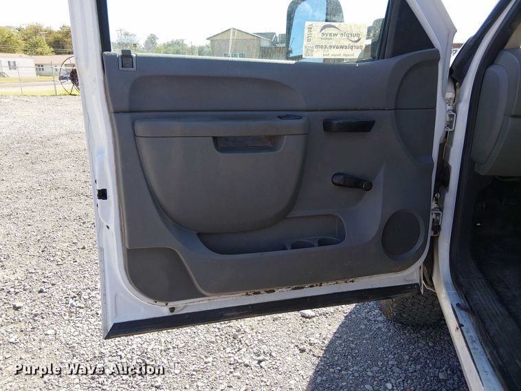 image for item DJ7887 2013 GMC Sierra 2500HD pickup truck