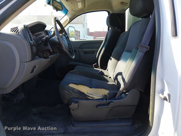 image for item DJ7887 2013 GMC Sierra 2500HD pickup truck