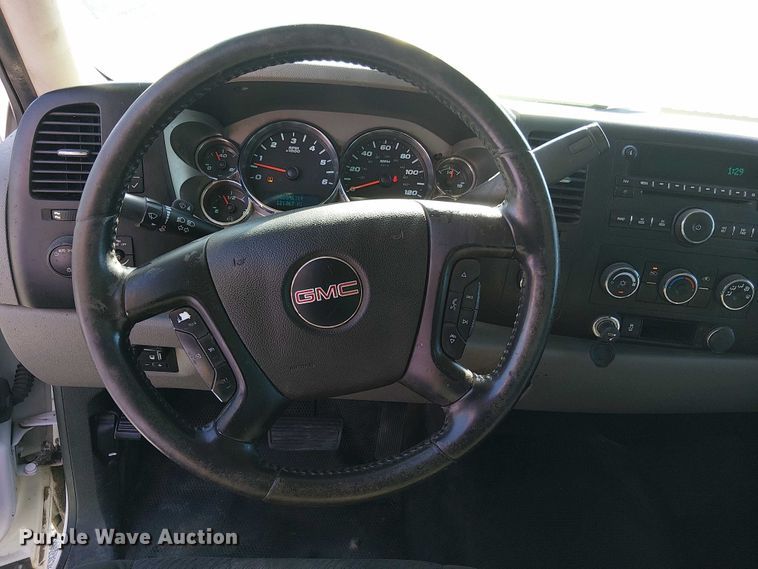 image for item DJ7887 2013 GMC Sierra 2500HD pickup truck