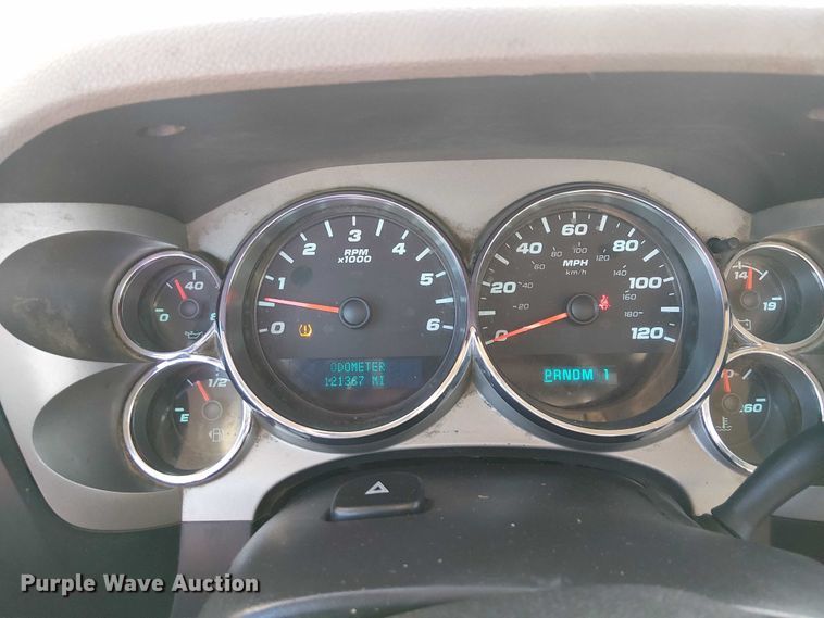 image for item DJ7887 2013 GMC Sierra 2500HD pickup truck