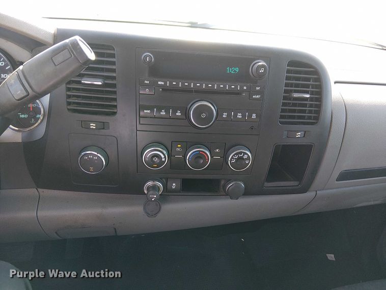 image for item DJ7887 2013 GMC Sierra 2500HD pickup truck