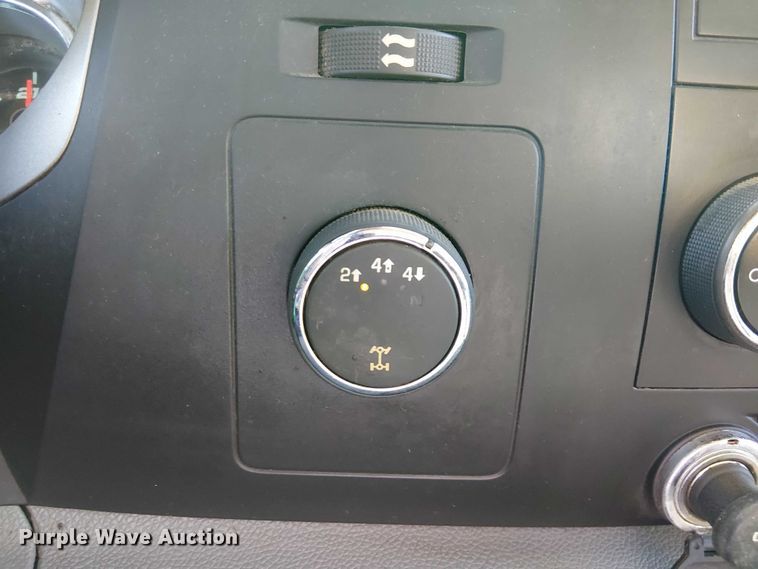 image for item DJ7887 2013 GMC Sierra 2500HD pickup truck