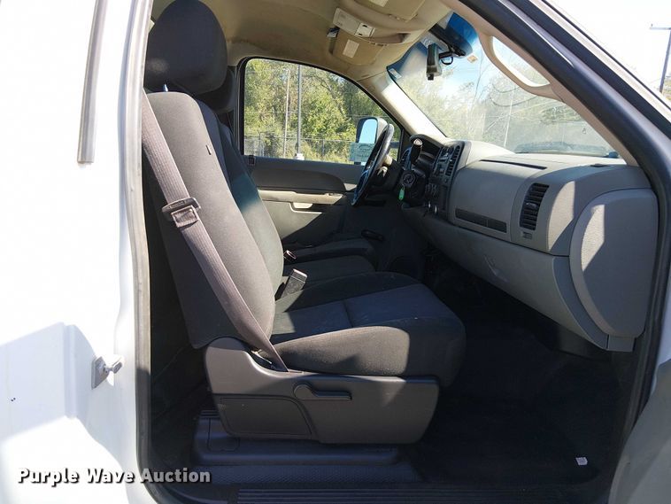 image for item DJ7887 2013 GMC Sierra 2500HD pickup truck