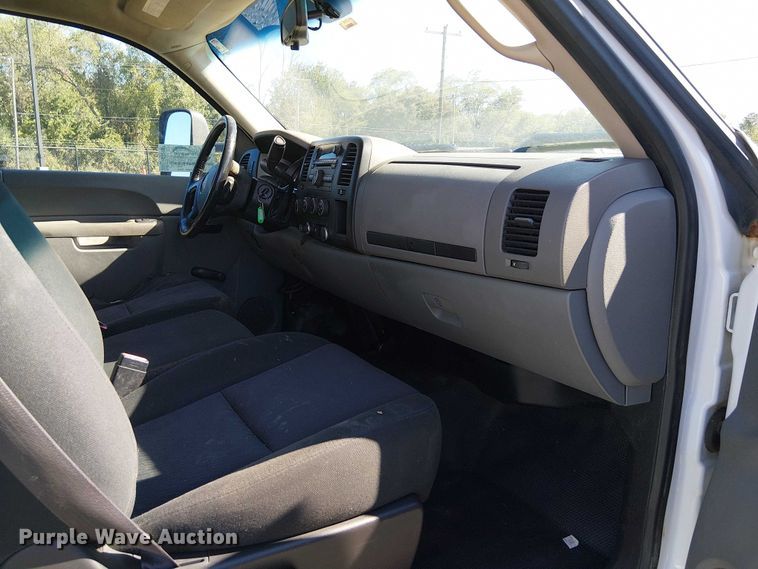 image for item DJ7887 2013 GMC Sierra 2500HD pickup truck