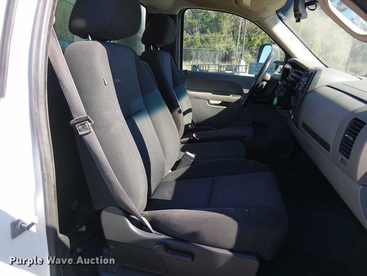 image for item DJ7887 2013 GMC Sierra 2500HD pickup truck