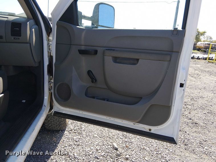 image for item DJ7887 2013 GMC Sierra 2500HD pickup truck