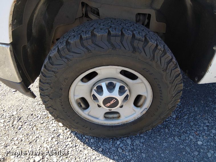 image for item DJ7887 2013 GMC Sierra 2500HD pickup truck