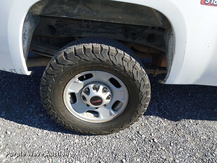 image for item DJ7887 2013 GMC Sierra 2500HD pickup truck