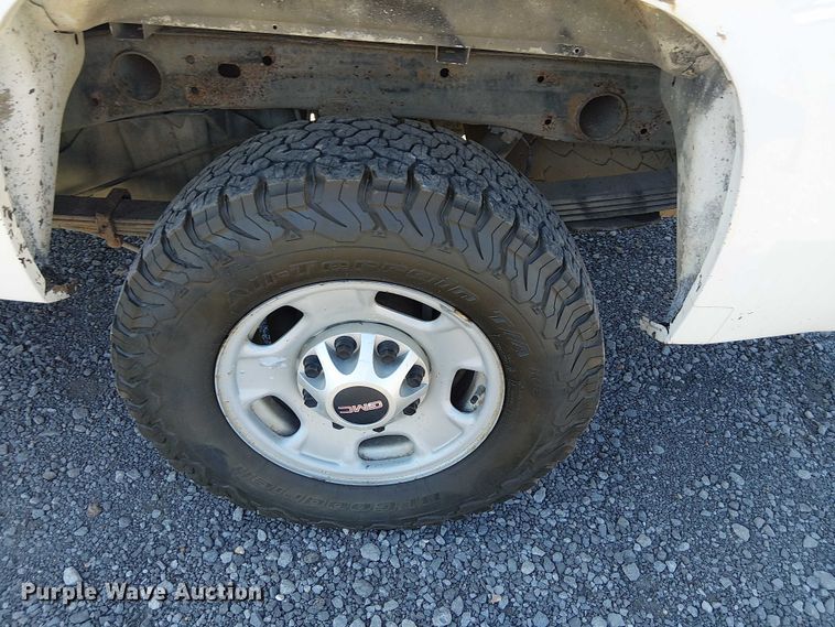 image for item DJ7887 2013 GMC Sierra 2500HD pickup truck