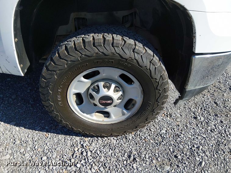 image for item DJ7887 2013 GMC Sierra 2500HD pickup truck