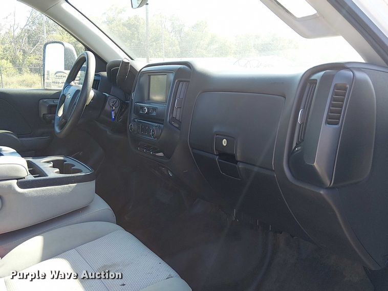 image for item DJ7890 2018 Chevrolet Silverado 1500 pickup truck