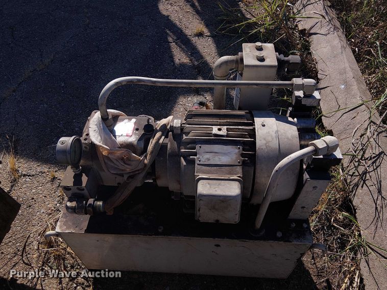 image for item DJ7894 1992 Mitsubishi M-H50C horizontal machining center