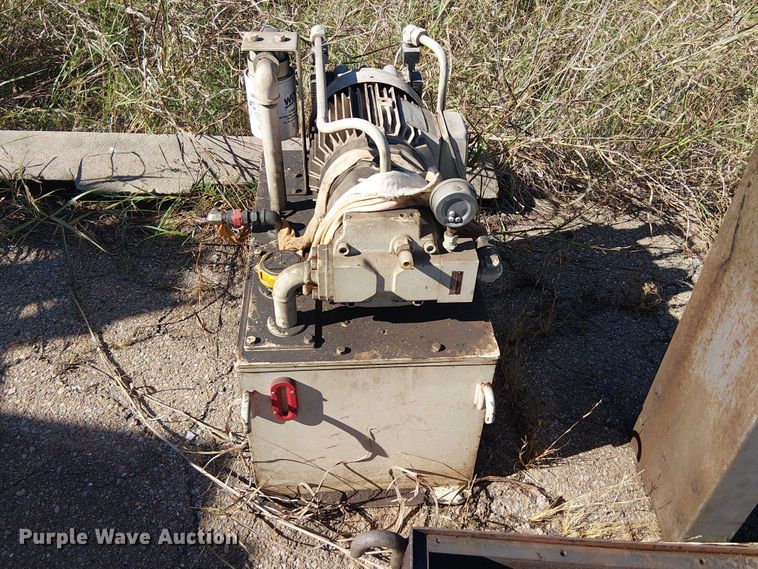 image for item DJ7894 1992 Mitsubishi M-H50C horizontal machining center