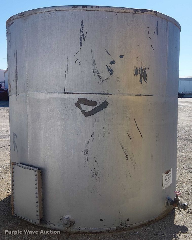 image for item DJ7899 3,000 gallon tank