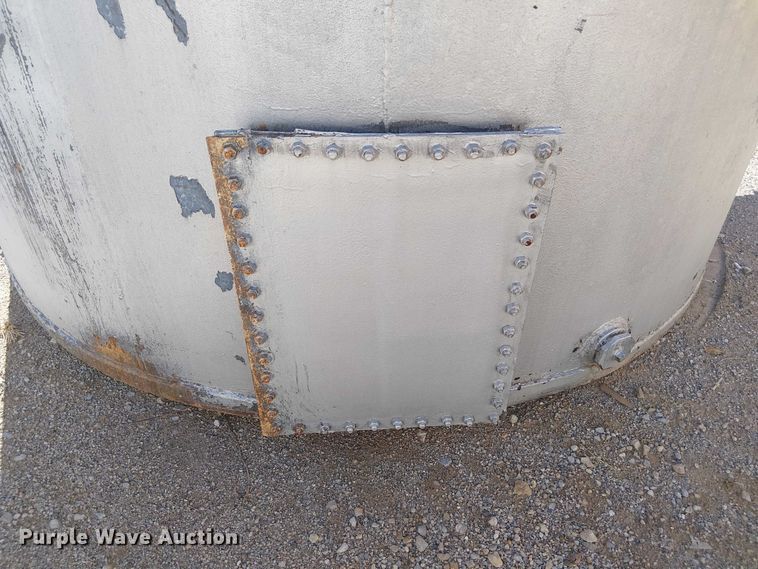 image for item DJ7899 3,000 gallon tank