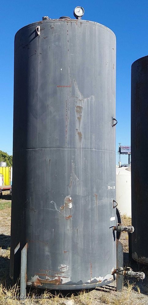 image for item DJ7900 2,500 gallon tank