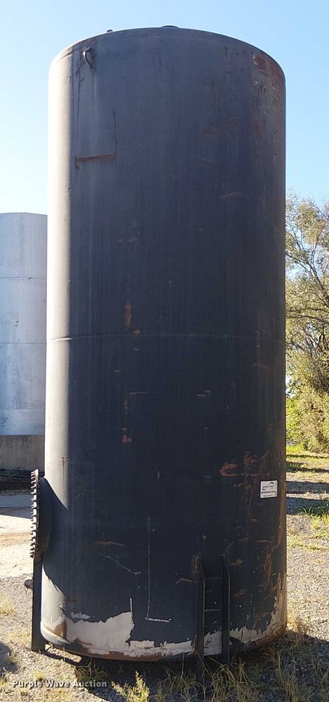 image for item DJ7900 2,500 gallon tank