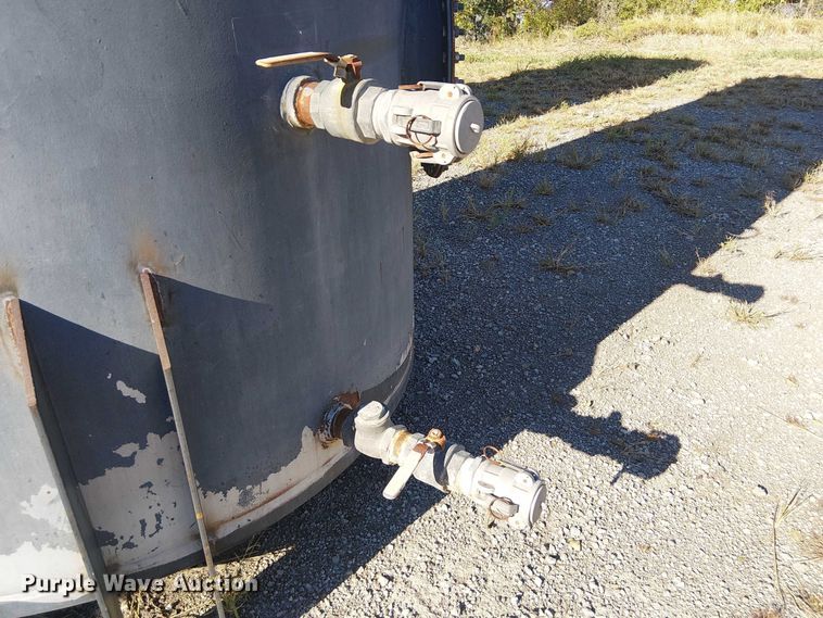 image for item DJ7901 2,500 gallon tank