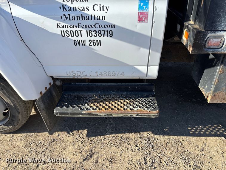 image for item DK0019 2007 Chevrolet C4500 flatbed truck